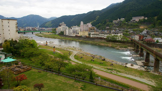 最上階和室　川側
