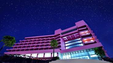 施設の正面 (日没後) / 1