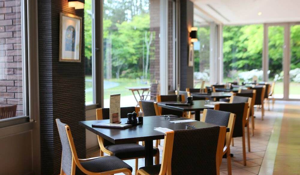 朝の木漏れ日を眺める
朝食ビュッフェ / 5