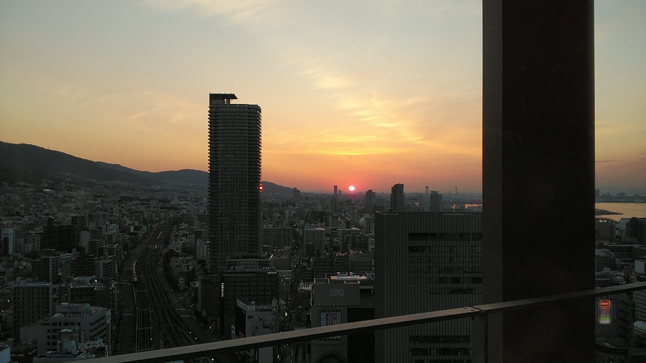 大阪方向から上る朝日