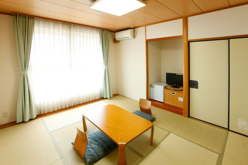 客室内のダイニングエリア