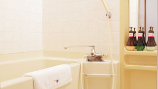 杜を眺める和室 禁煙(バストイレ付10畳)