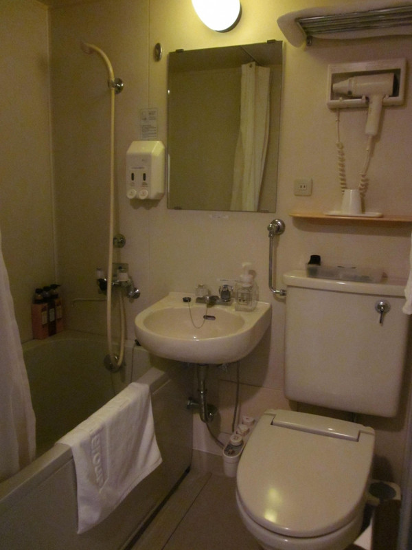 ザ・昭和のままで、手動のシャワートイレ？