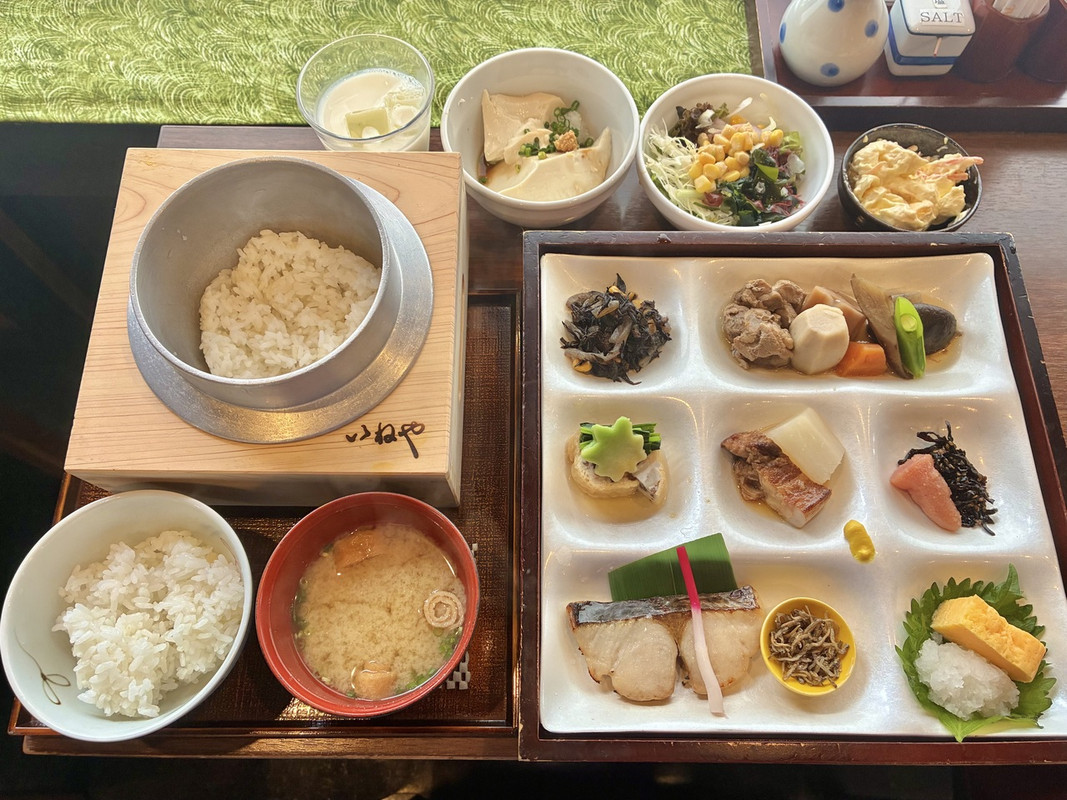 朝食