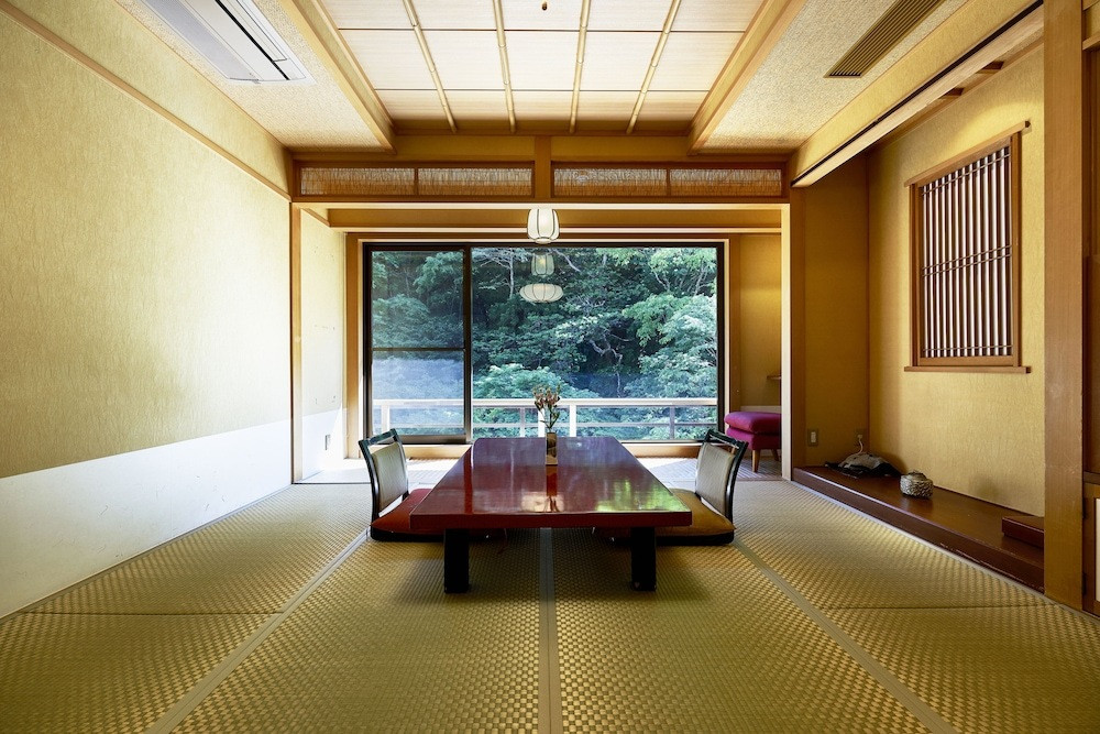 100%源泉かけ流しのお湯と渓流の絶景、里山料理をふたりで満喫3997359