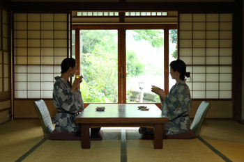 ryokan guest room Friends