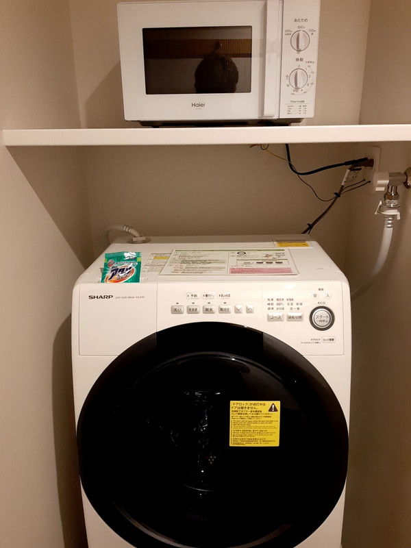 客室にはレンジとドラム式洗濯機