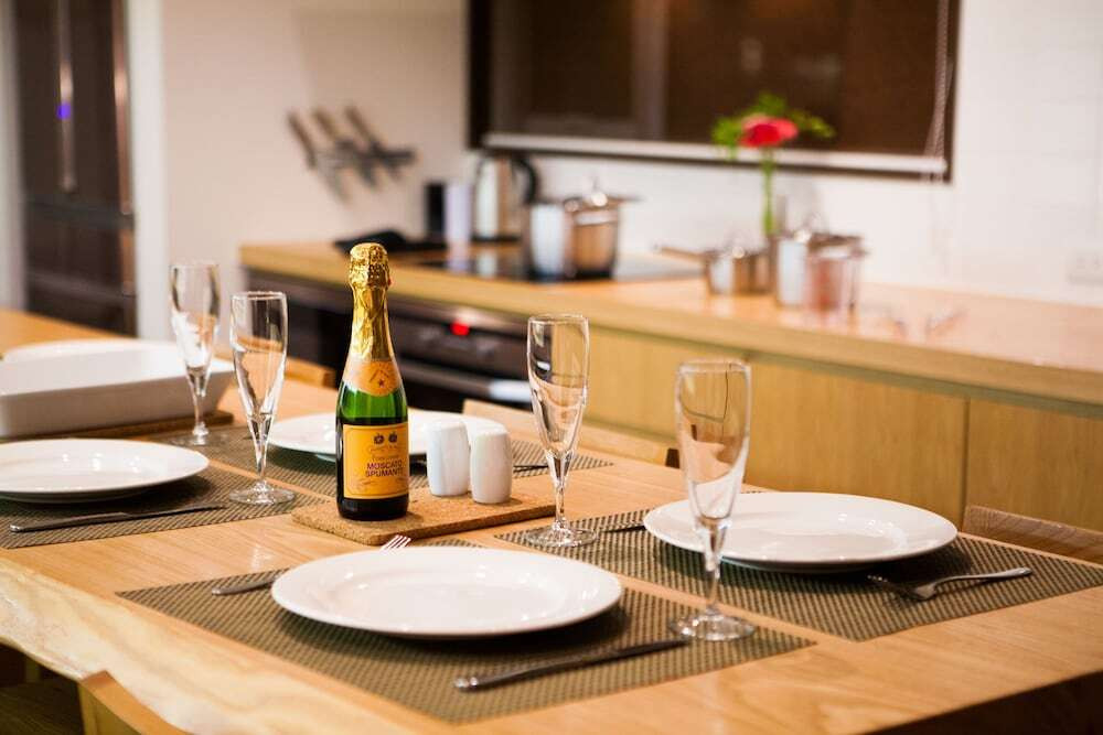 客室内のダイニングエリア