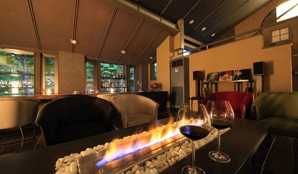 暖炉があるラウンジで
優雅にチェックイン / 3