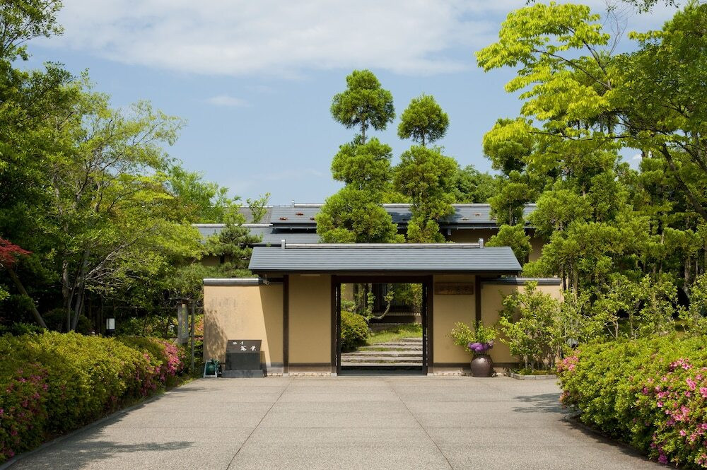 広大な敷地に9室のみ。落ち着いた大人にふさわしい隠れ家4254896