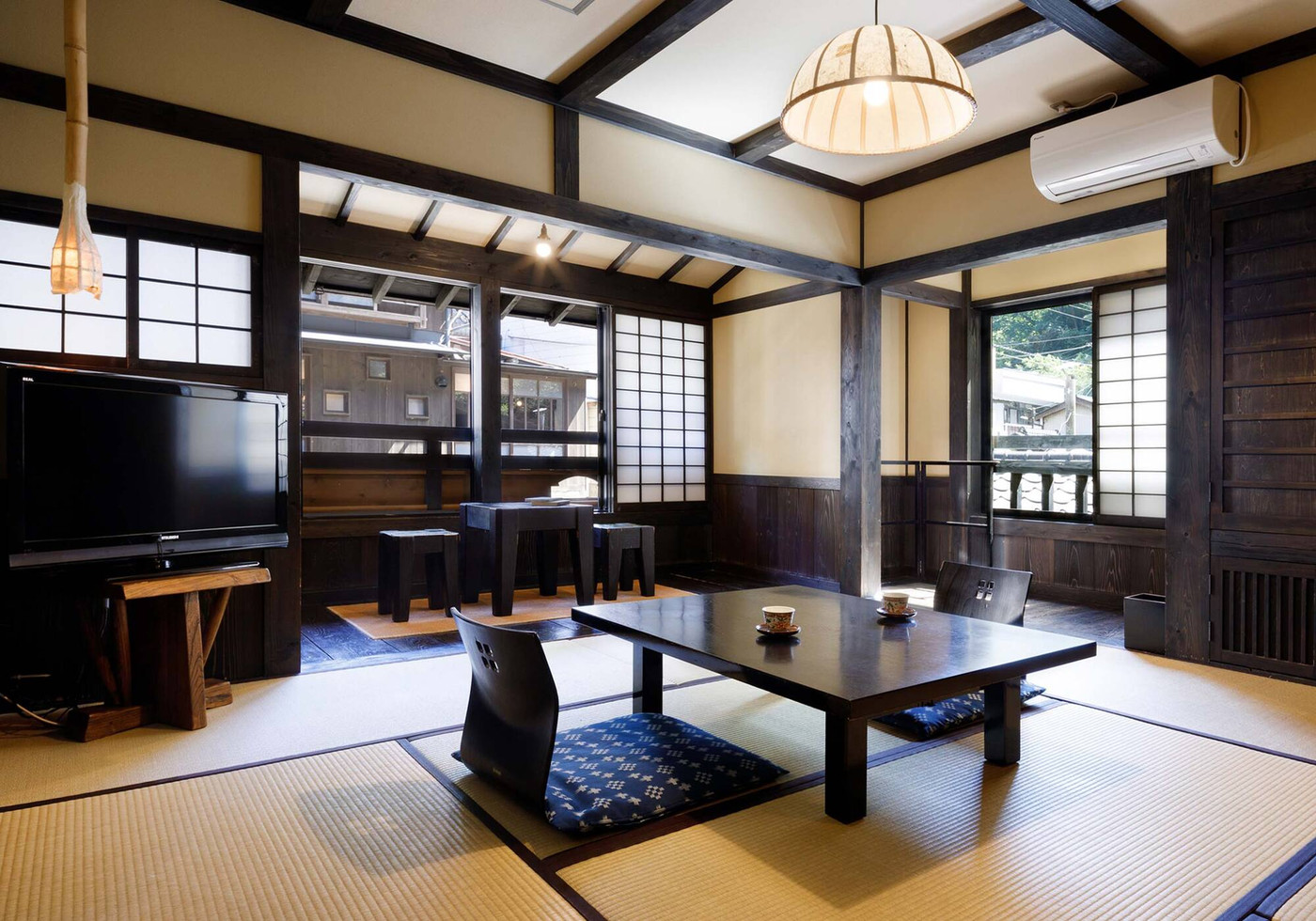 洞窟風呂や囲炉裏を囲んでの食事など、ユニークな体験ができるお宿4237919