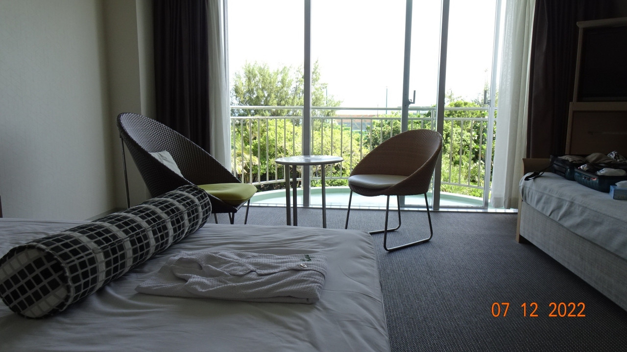 広い部屋に大きめなベッドで快適です！