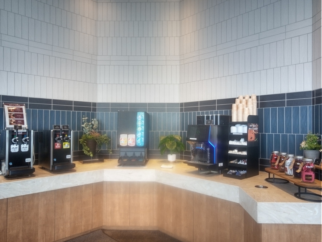 プレミアムラウンジのドリンクコーナーです。