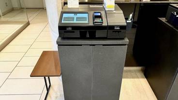 チェックイン / チェックアウト キオスク / 1