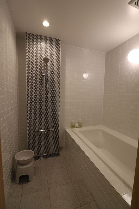 バスルームのシャワー