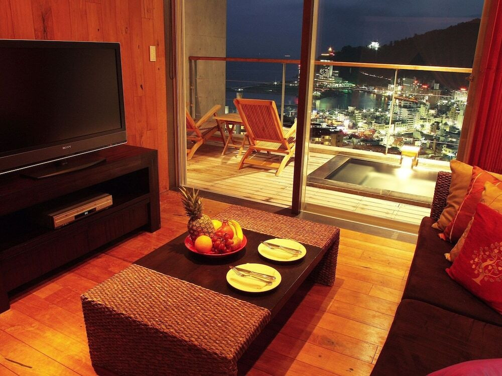 1.熱海の夜景を一望しながらディナーを「Relax Resort Hotel」3997596