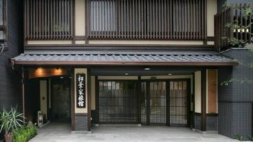 施設の入り口 / 9