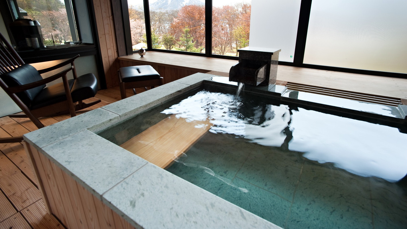 温泉露天風呂付特別室／露天風呂