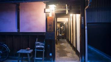 施設の正面 (日没後) / 2