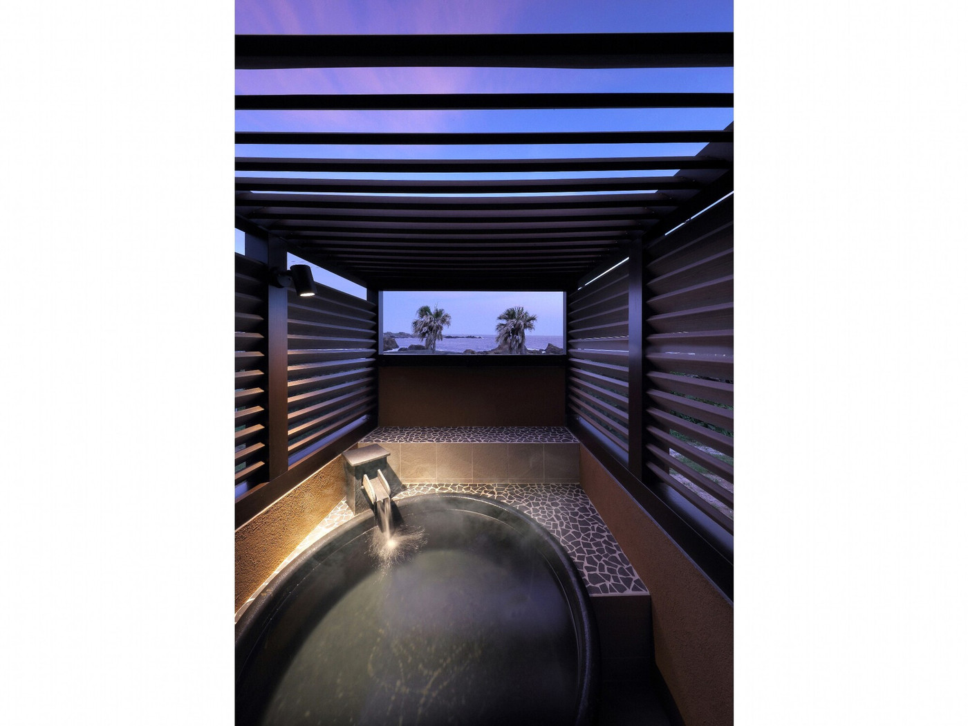 雰囲気たっぷりな露天風呂付き客室でのんびりと3385621