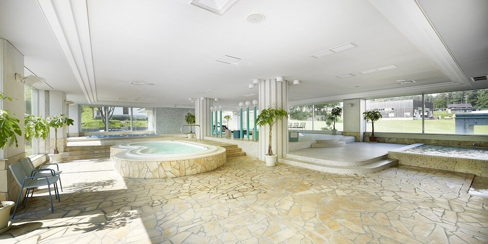 屋内 / 屋外プール