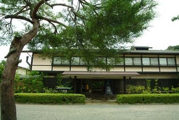 運河と松並木を望む、マイナスイオンたっぷりのロケーション3645002