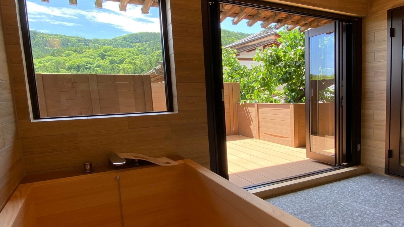 お宿自慢の囲炉裏料理に舌鼓！山里に佇む老舗旅館3351603