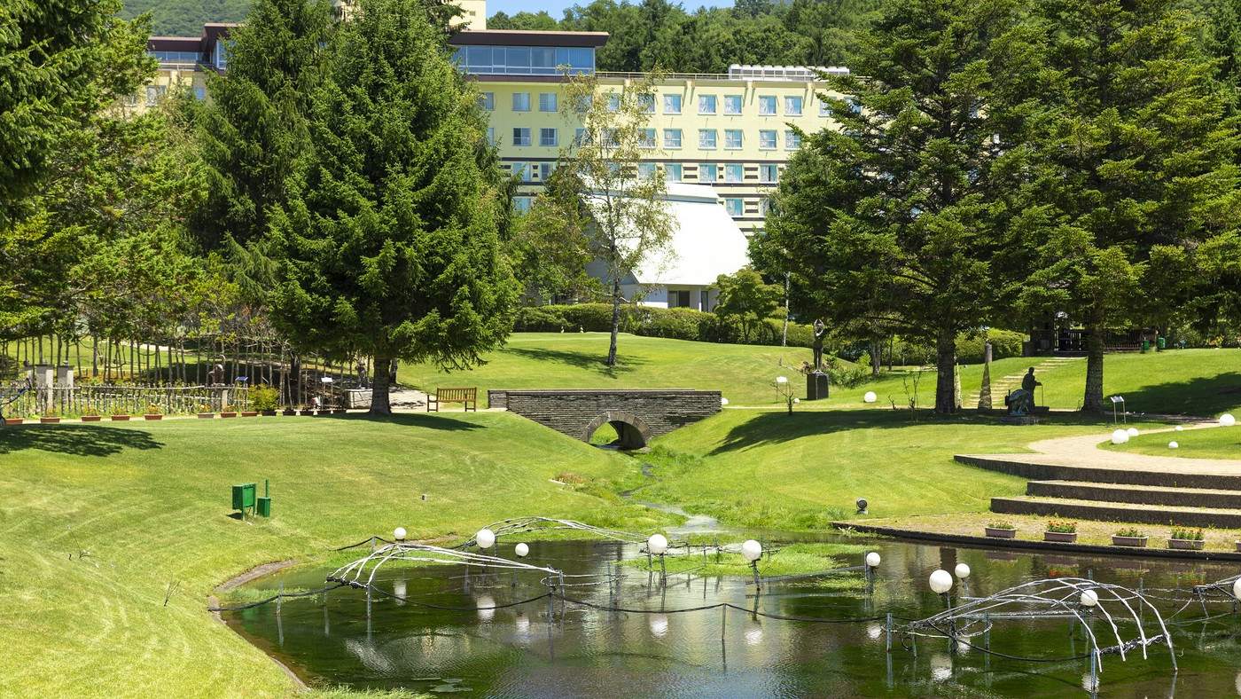 自然の中に溶け込むアートの数々。約2万坪の敷地内をのんびり散策4247394