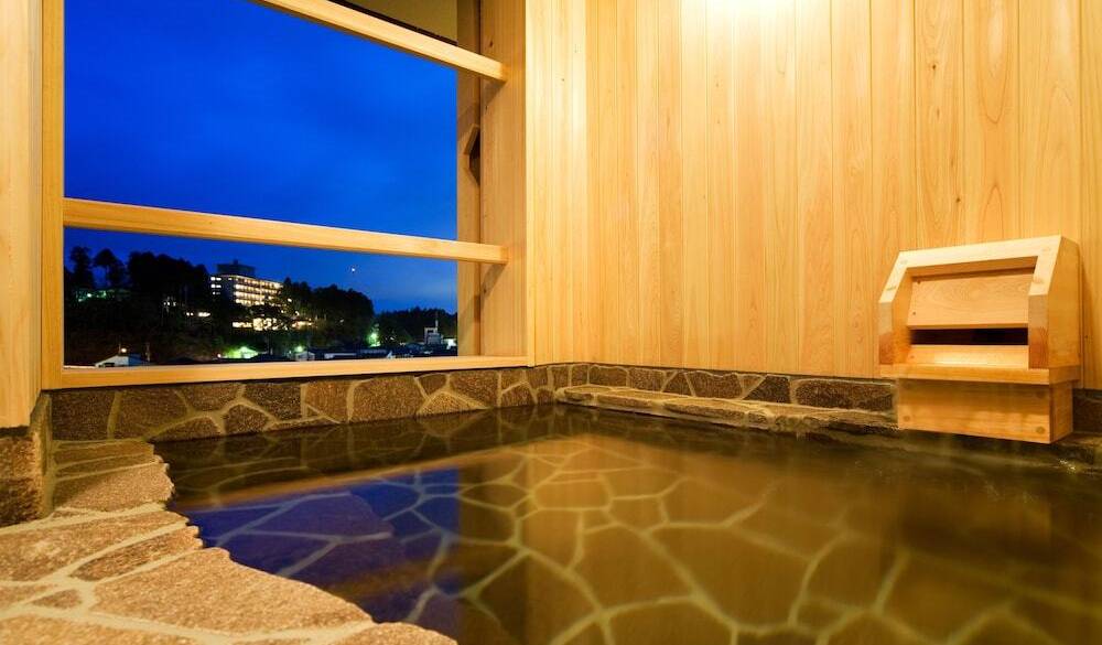 露天風呂路付き客室 華② / 2