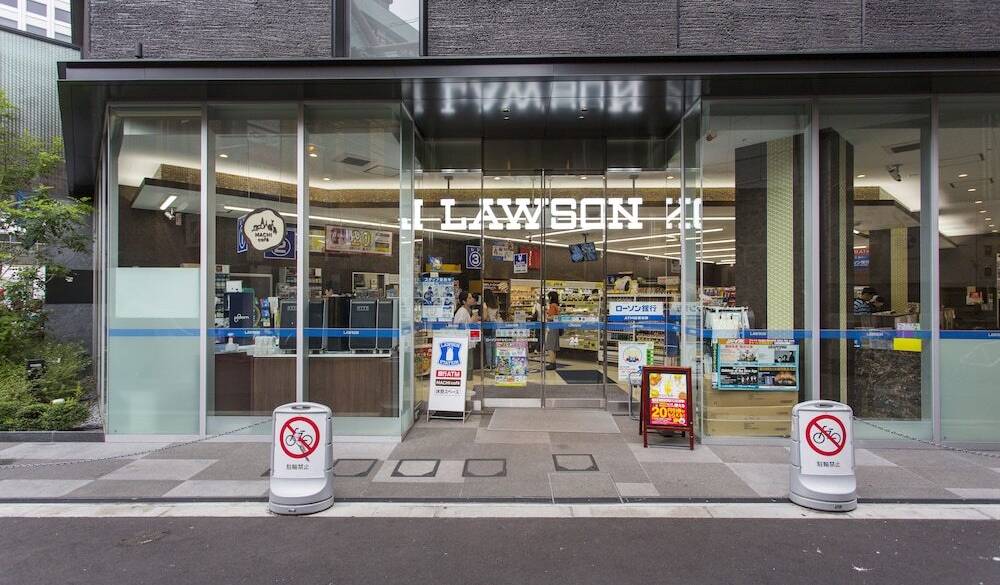 ホテル1階 コンビニ / 1