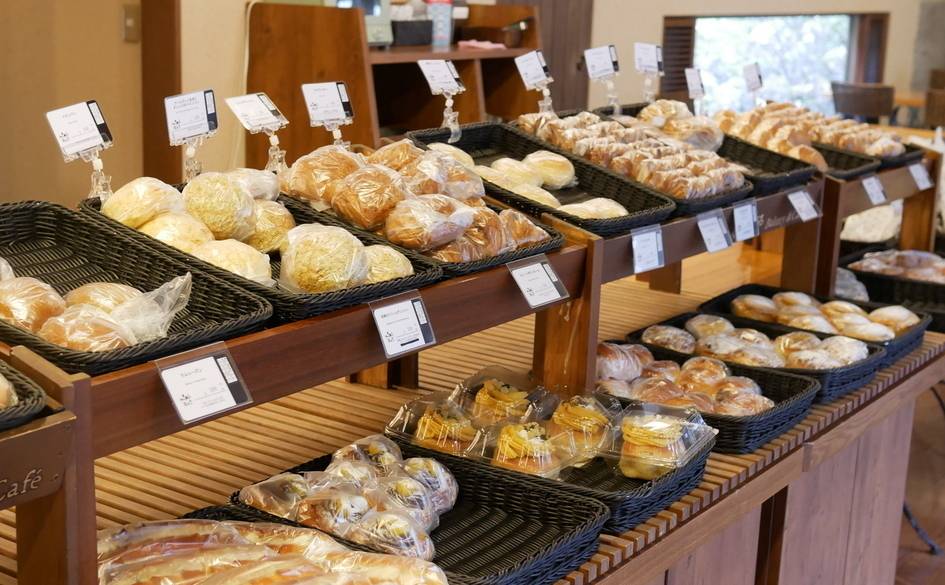 足湯カフェで
おいしいパンを / 3