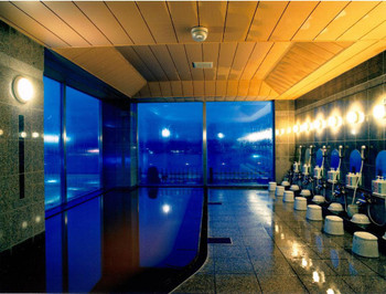 ホテルの最上階にある天然温泉で疲れを癒して♪4084402