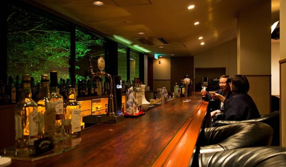 バーでの過ごし方イメージ / 2