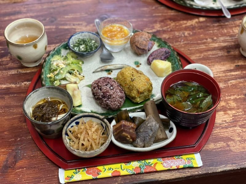 沖縄家庭料理を提供する「笑味の店」。やさしくて、ヘルシーでおいしいと評判 / 6