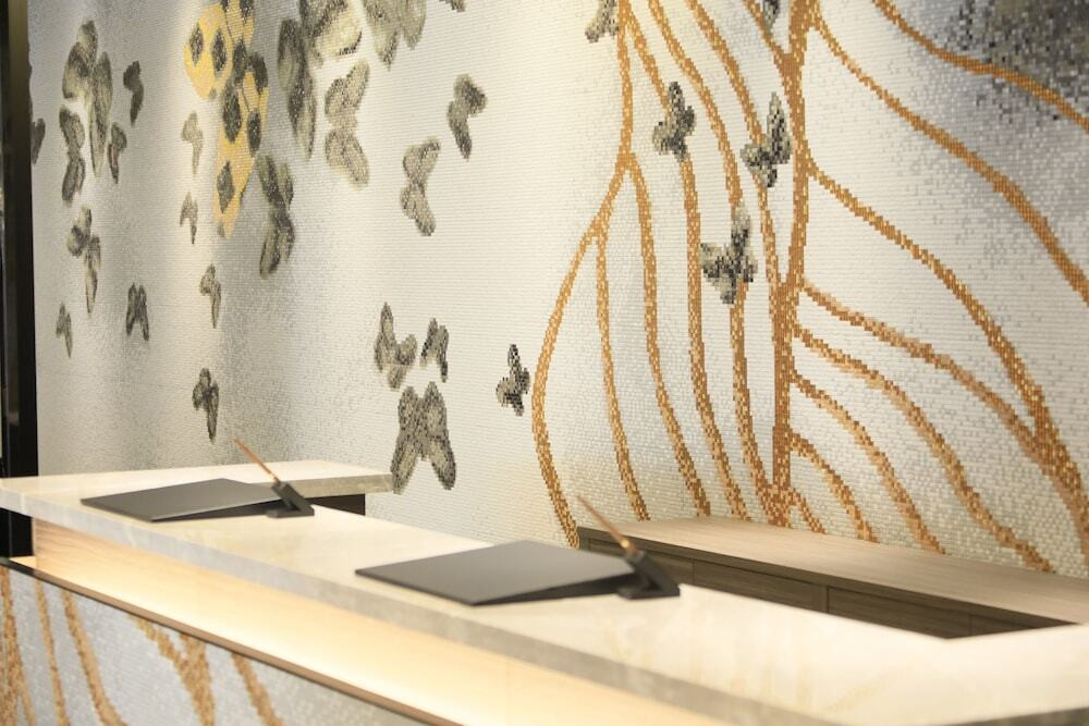 チェックイン / チェックアウト キオスク