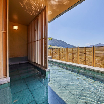 子どもが喜ぶプールあり。和洋室のお部屋で広々快適4005735