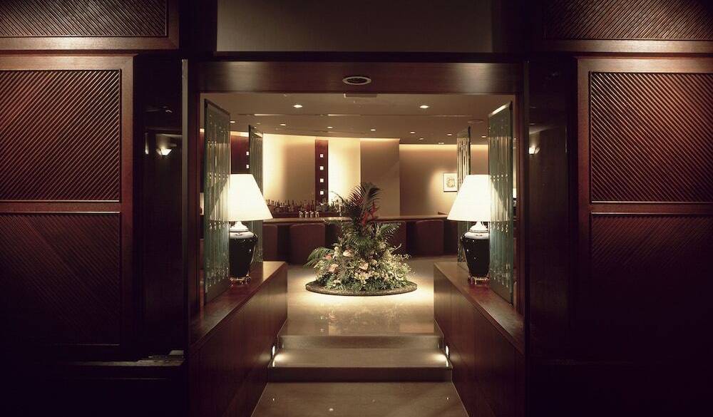 ピアノバー フォーシーズンズ / 1