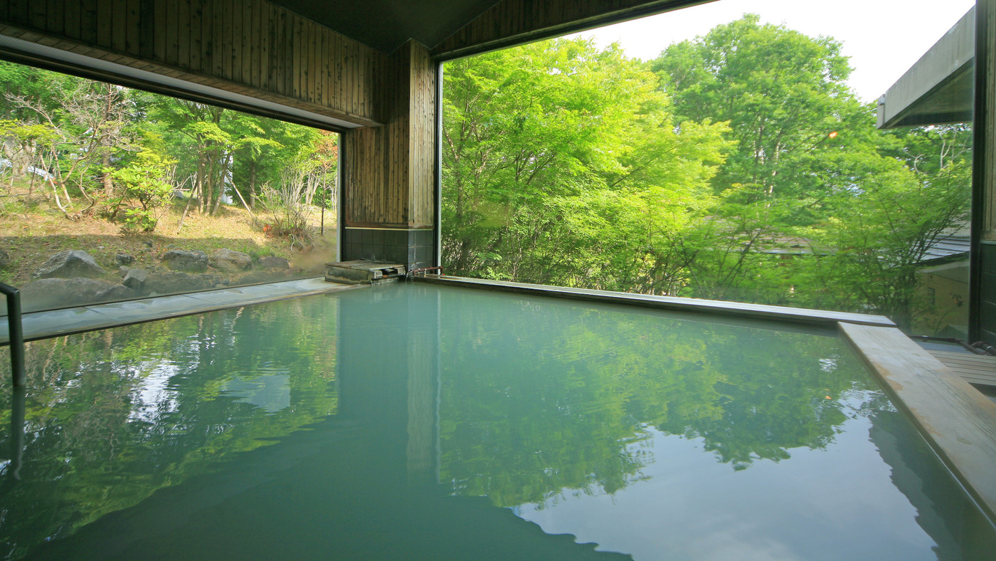 彩りが変わる温泉に包まれる、非日常なステイを4253867