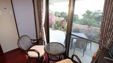 客室内のダイニングエリア / 16