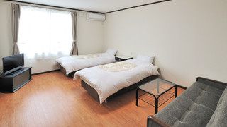 ツインルーム (トイレ付き・共用バス)