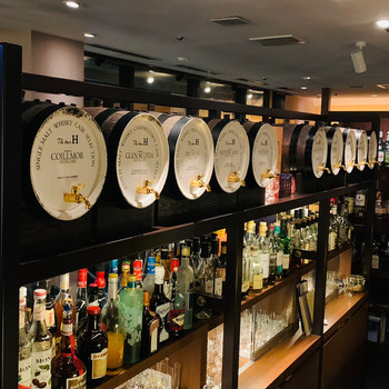 「Bar H」 ドリンク 158014434 再熟成樽10個は圧巻