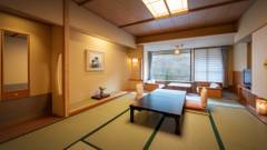 ホテル華の湯 30種類の湯船が人気の宿