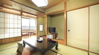 和室　8-10畳　町側