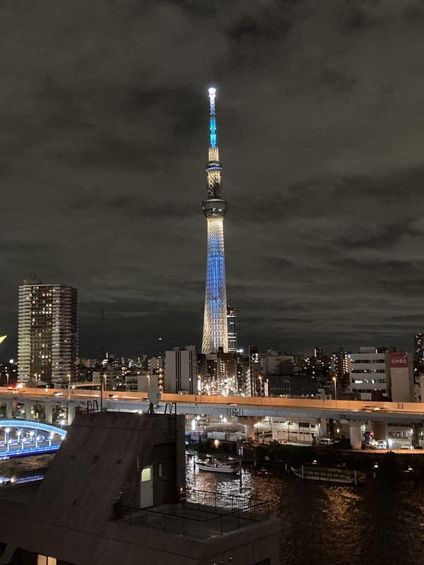 部屋の扉の前から撮影