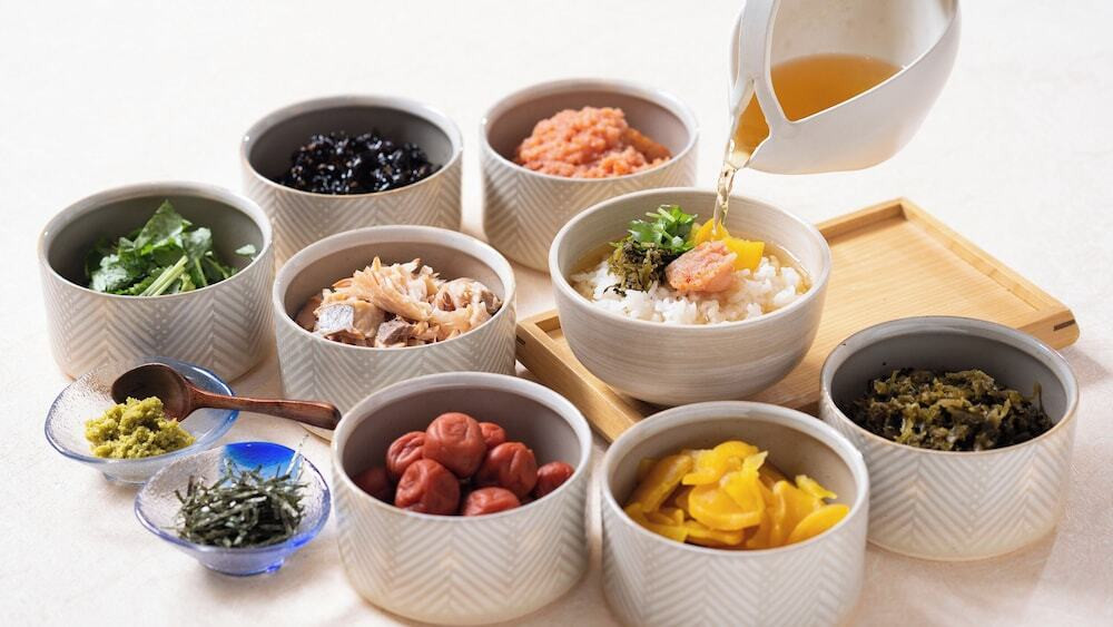 お茶漬けが疲れた体にしみる！豊洲マグロが食べ放題の朝食に舌鼓4374843