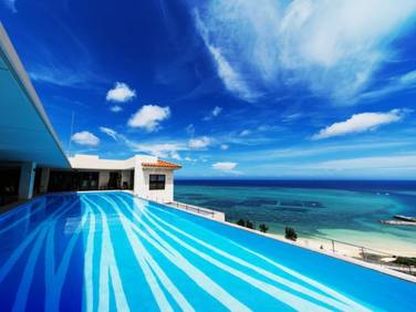 Kafuu Resort Fuchaku Condo Hotel (Okinawa Resort Hotel): Infinity Pool / 1
