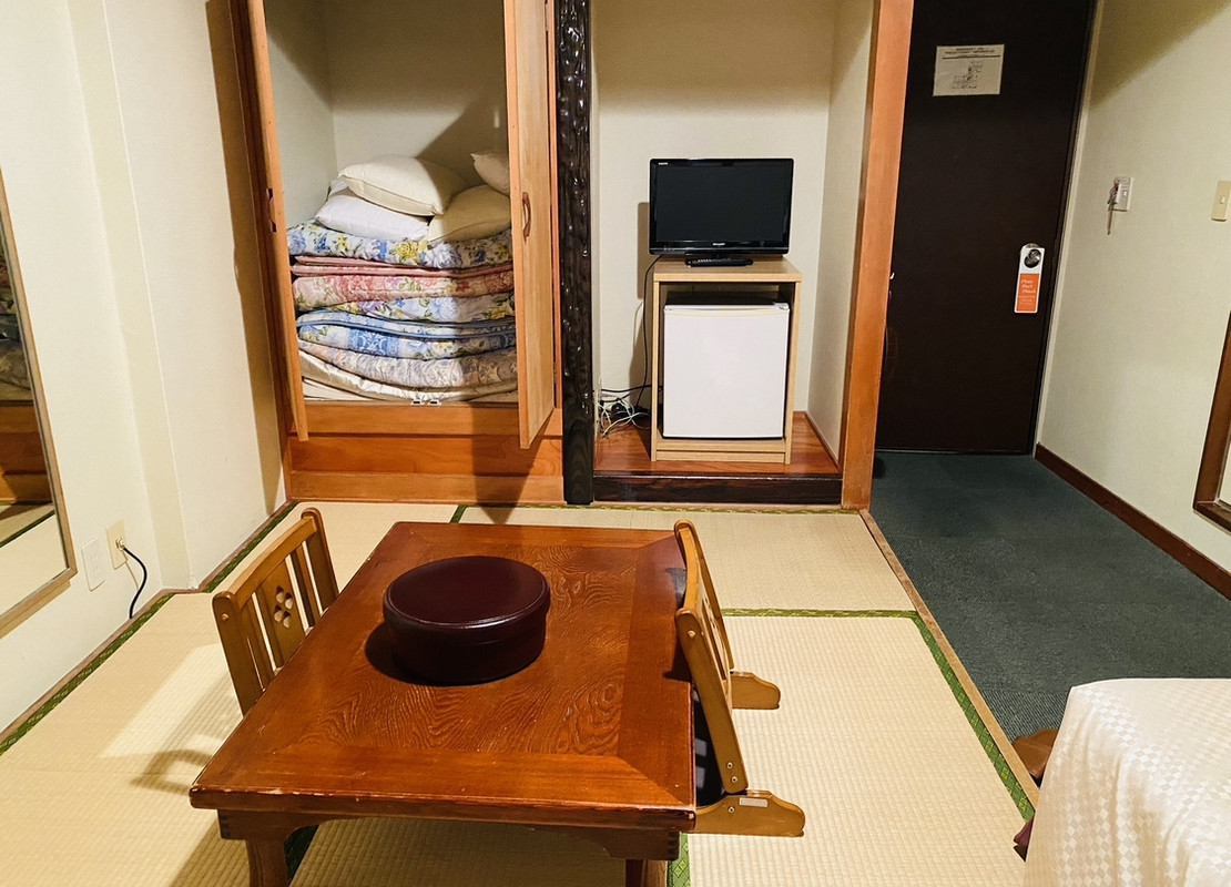 右にベットが２つ並んでます