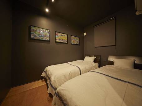 GALLERY HOTEL DISTORTION 9 / 5