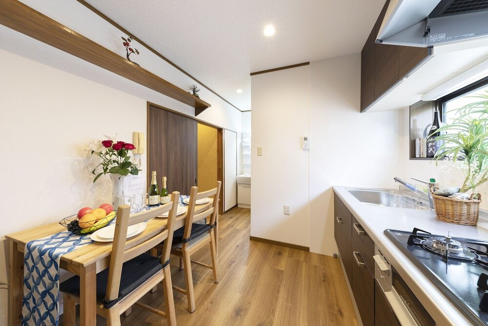 客室内のダイニングエリア