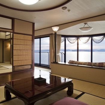 七尾湾に沈む夕日に心奪われる絶景旅館3927062